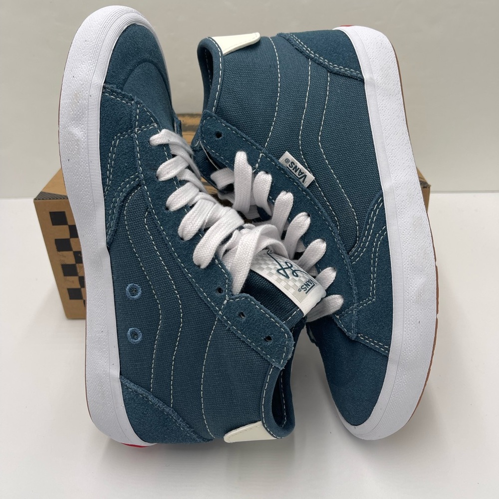 Vans WMNS The Lizzie
Teal Hi Top Sneakers 
VN0A4BX1TEA
 Teal High-Top Sneakers - Picture 10 of 16